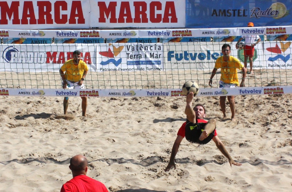 LLEGA EL ESPECTACULO FUTVOLEY A LA PLAYA DE VALENCIA